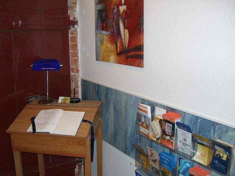 H& Einzel- und Doppelzimmer im Zentrum jedes Zimmer mit Küchenzeilen - 24h Check In Pension Heinrich Greifswald Exterior foto